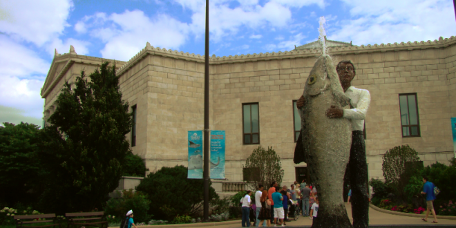 statue-man-holding-fish-shedd-aquarium-museum-campus-chicago-il-usa-manufactured-home-living-news-