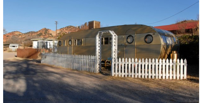 well-maintained-exterior-of-pre-hud-code-mobile-home-credit-bbc-thinkstock-posted-manufactured-home-living-news-