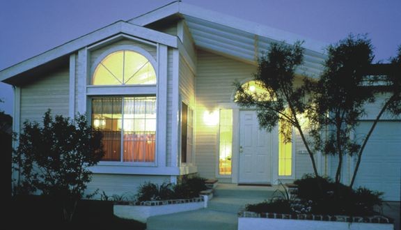 manufactured-home-garage-credit-aia-insurance-posted-manufactured-home-living-news-